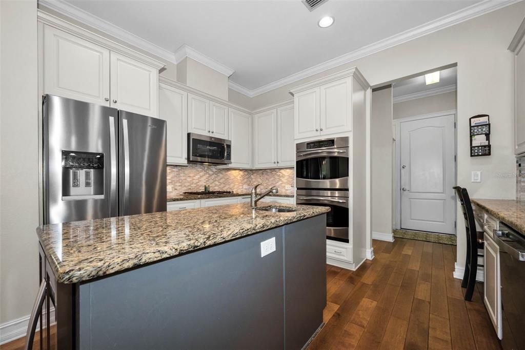 For Sale: $1,000,000 (5 beds, 4 baths, 3904 Square Feet)