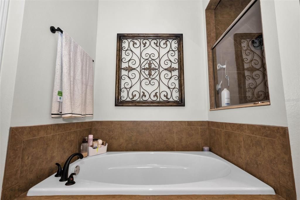 For Sale: $1,000,000 (5 beds, 4 baths, 3904 Square Feet)