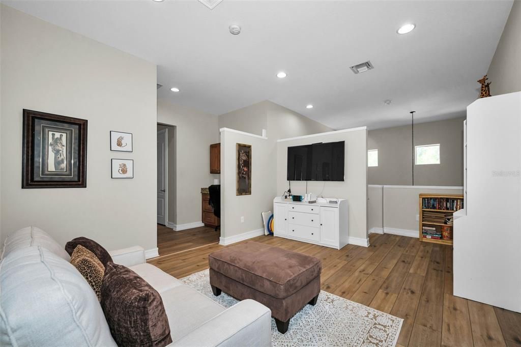 For Sale: $1,000,000 (5 beds, 4 baths, 3904 Square Feet)