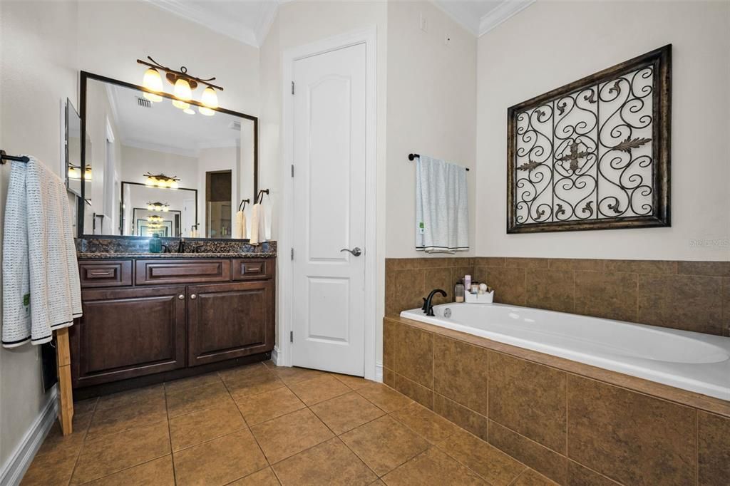 For Sale: $1,000,000 (5 beds, 4 baths, 3904 Square Feet)