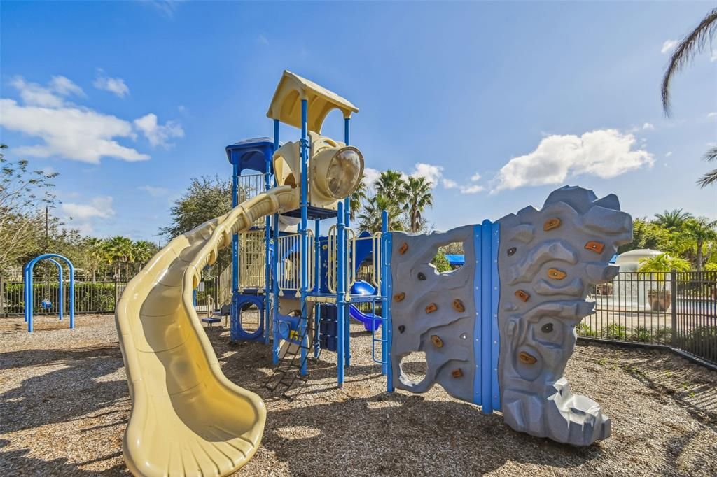 Под контрактом: $785,000 (4 спален, 3 ванн, 2519 Квадратных фут)