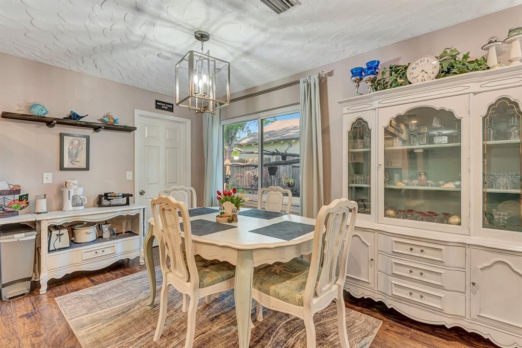 Active With Contract: $350,000 (3 beds, 2 baths, 1437 Square Feet)