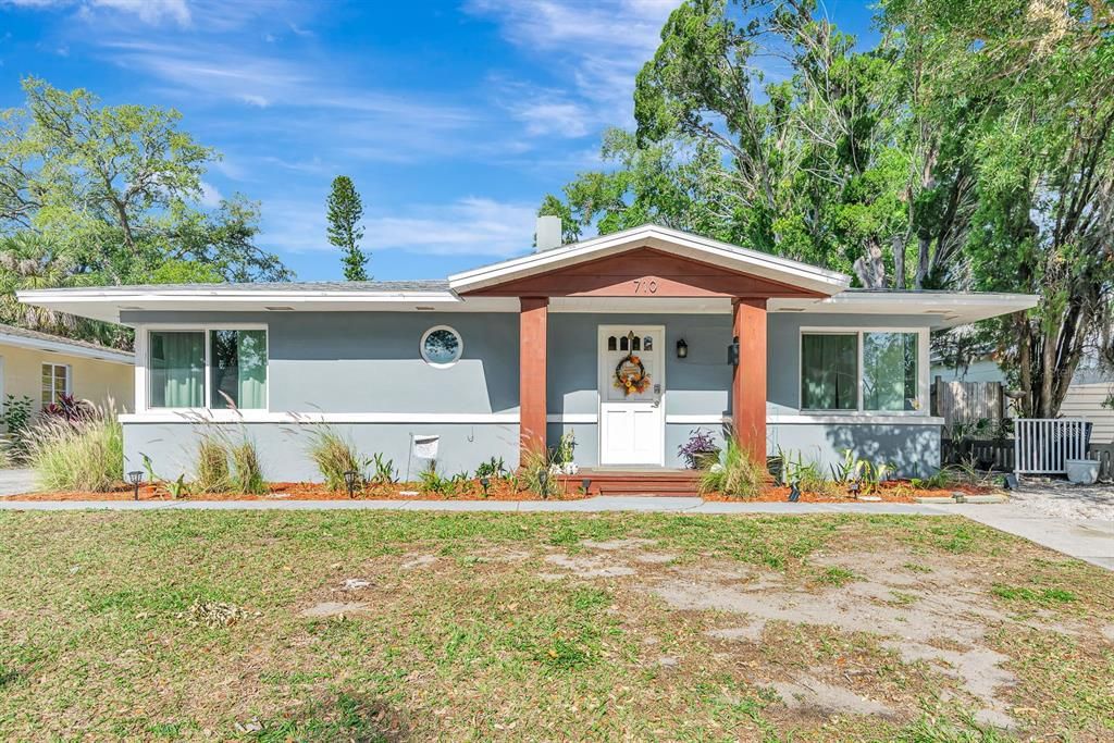 Active With Contract: $350,000 (3 beds, 2 baths, 1437 Square Feet)