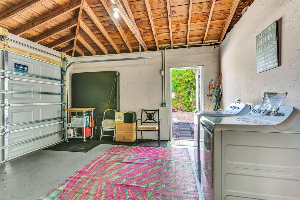 Active With Contract: $350,000 (3 beds, 2 baths, 1437 Square Feet)