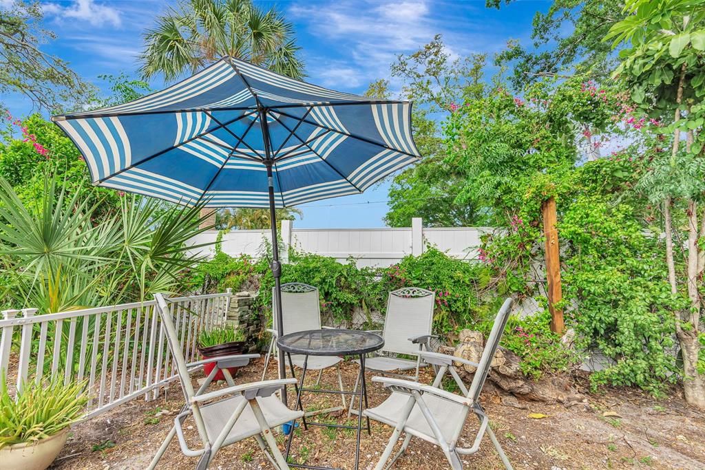 Active With Contract: $350,000 (3 beds, 2 baths, 1437 Square Feet)