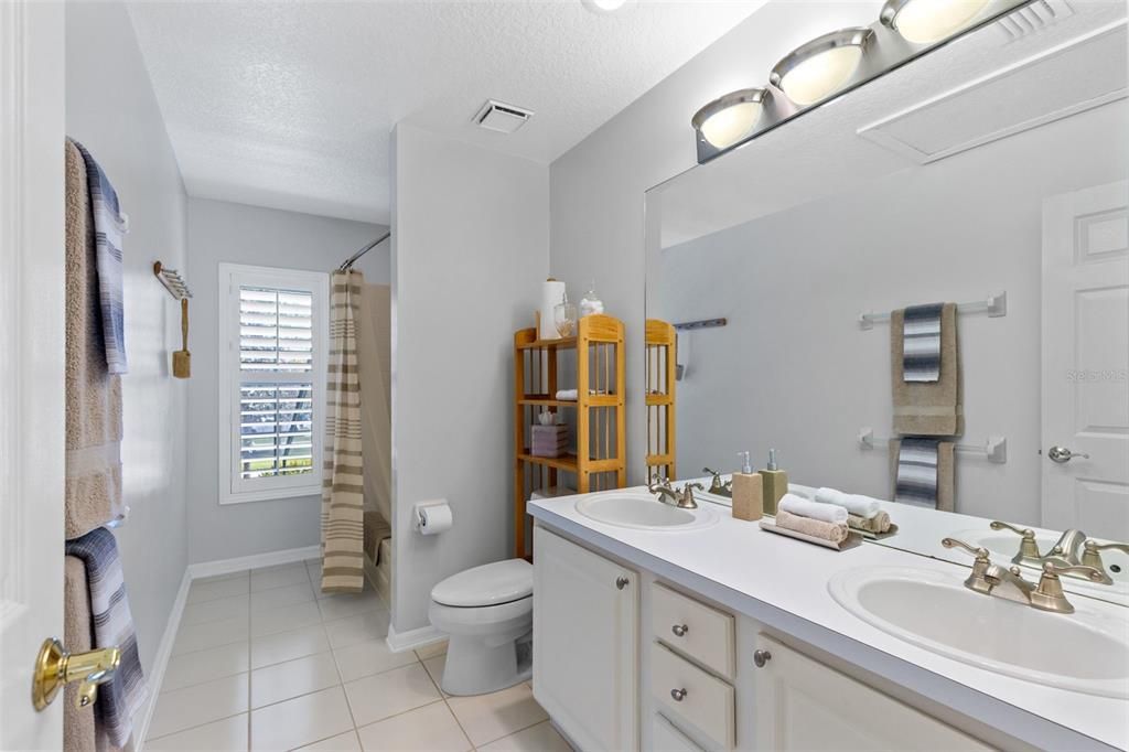 Activo con contrato: $824,900 (4 camas, 2 baños, 2902 Pies cuadrados)
