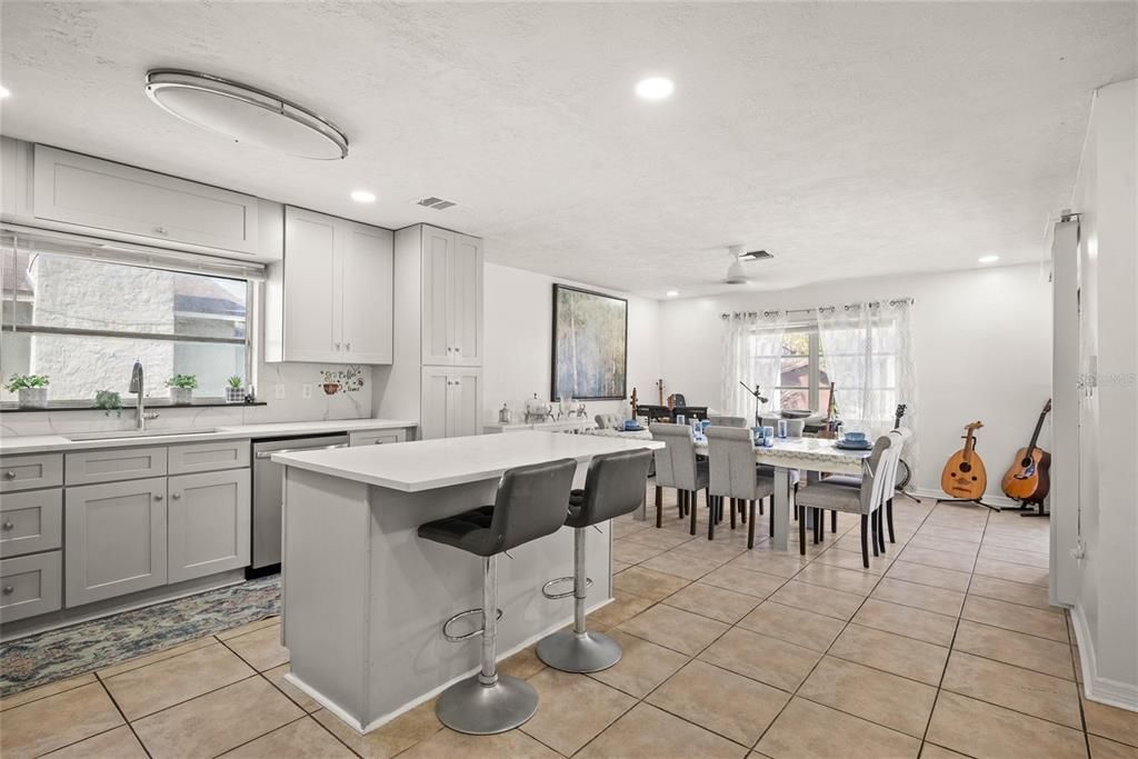 En Venta: $399,000 (3 camas, 2 baños, 1834 Pies cuadrados)
