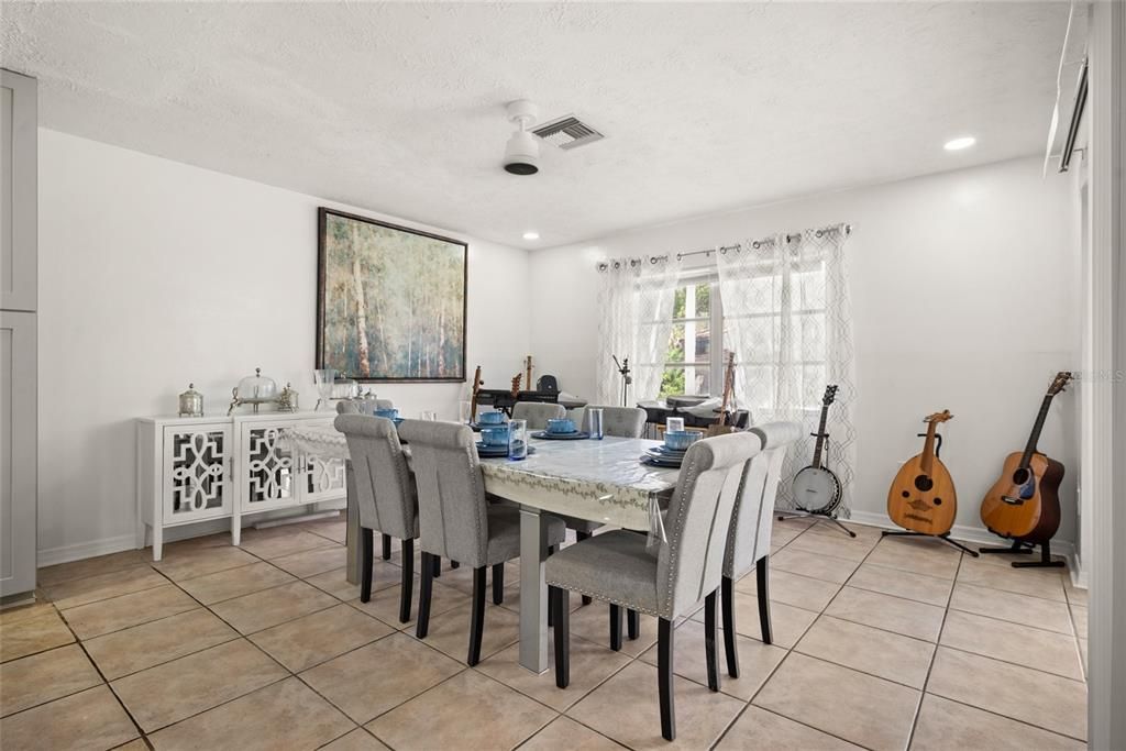 En Venta: $399,000 (3 camas, 2 baños, 1834 Pies cuadrados)
