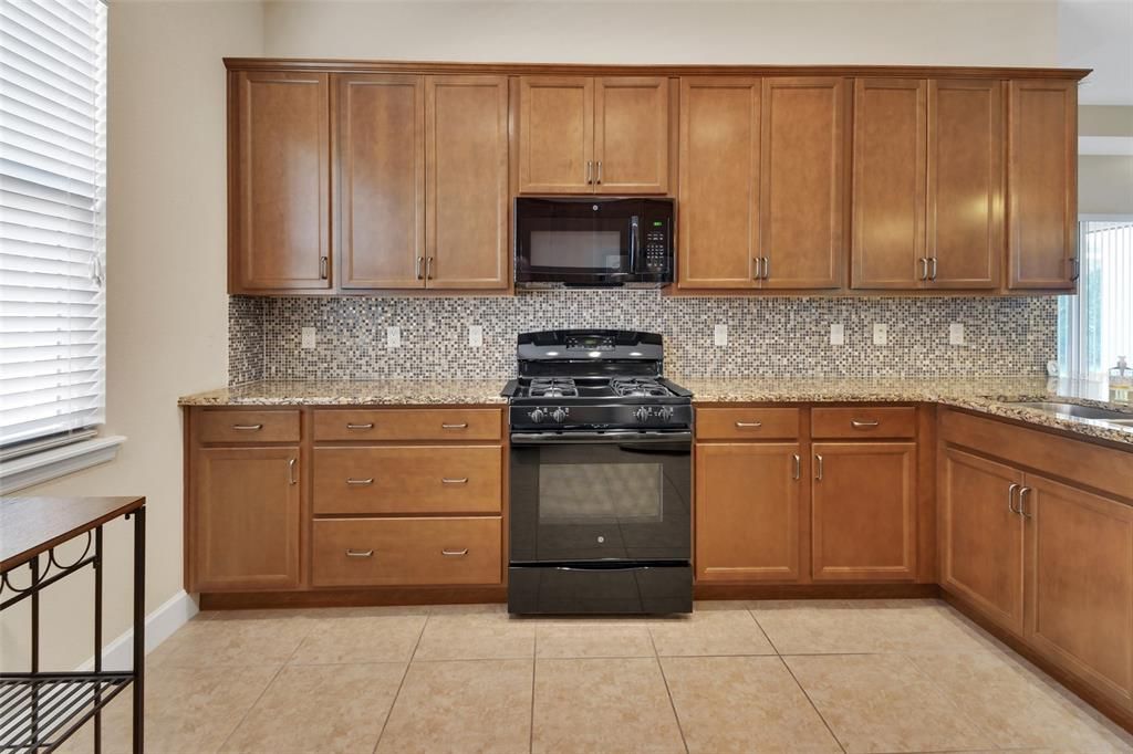 Active With Contract: $358,900 (2 beds, 2 baths, 1512 Square Feet)