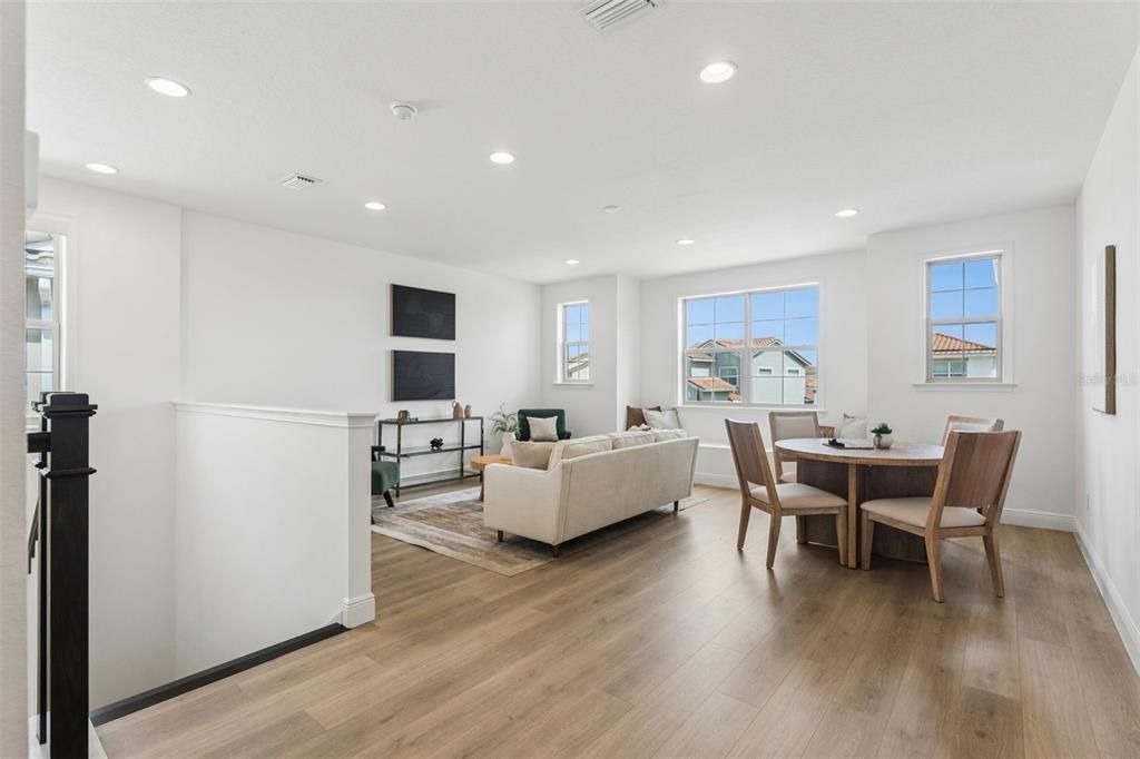 Active With Contract: $1,300,000 (5 beds, 5 baths, 3992 Square Feet)