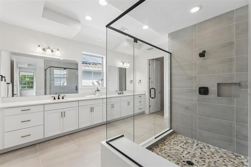 Active With Contract: $1,300,000 (5 beds, 5 baths, 3992 Square Feet)