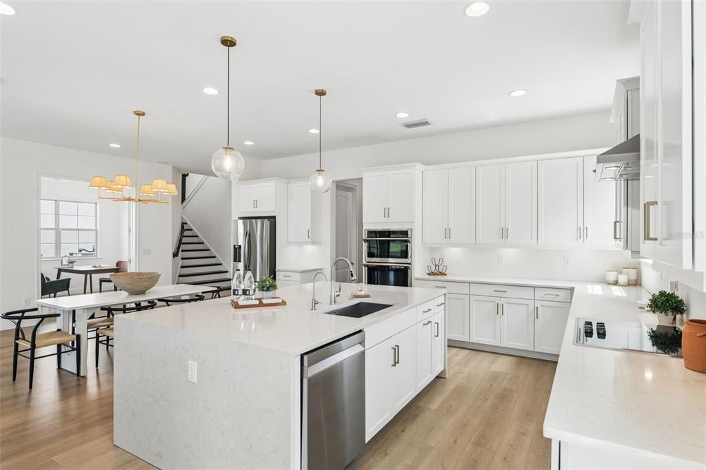Active With Contract: $1,300,000 (5 beds, 5 baths, 3992 Square Feet)