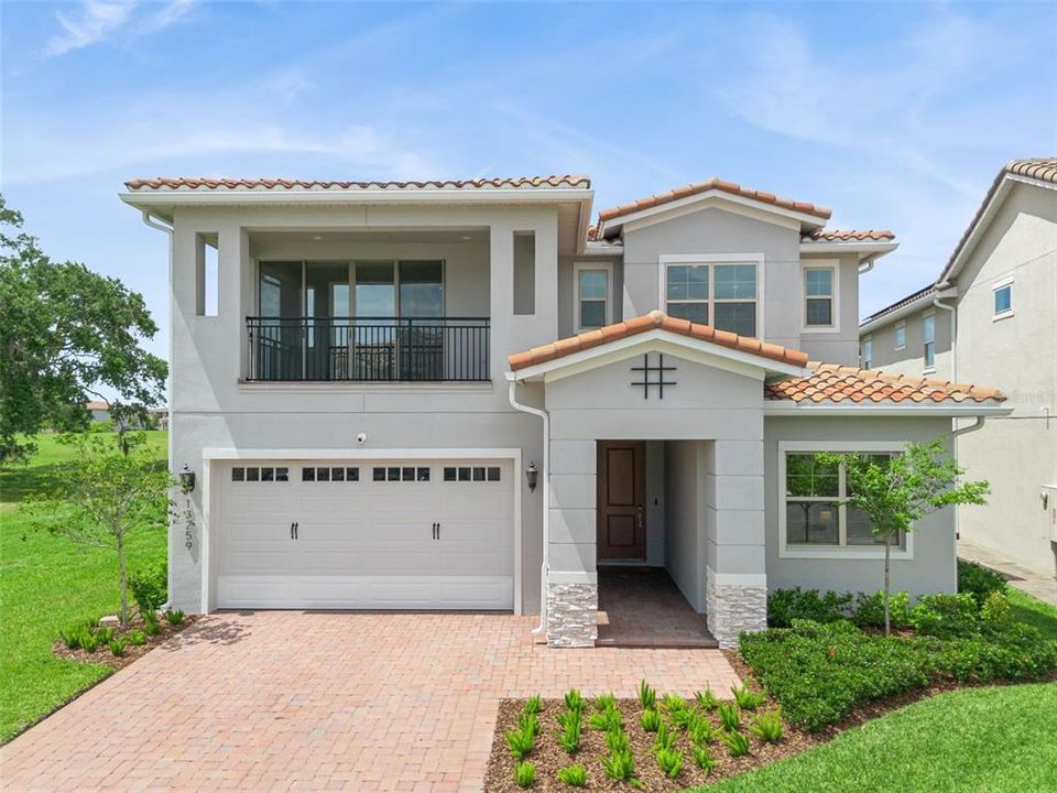 Active With Contract: $1,300,000 (5 beds, 5 baths, 3992 Square Feet)