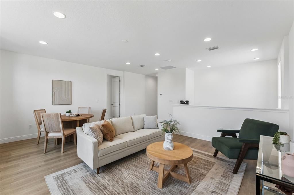Active With Contract: $1,300,000 (5 beds, 5 baths, 3992 Square Feet)