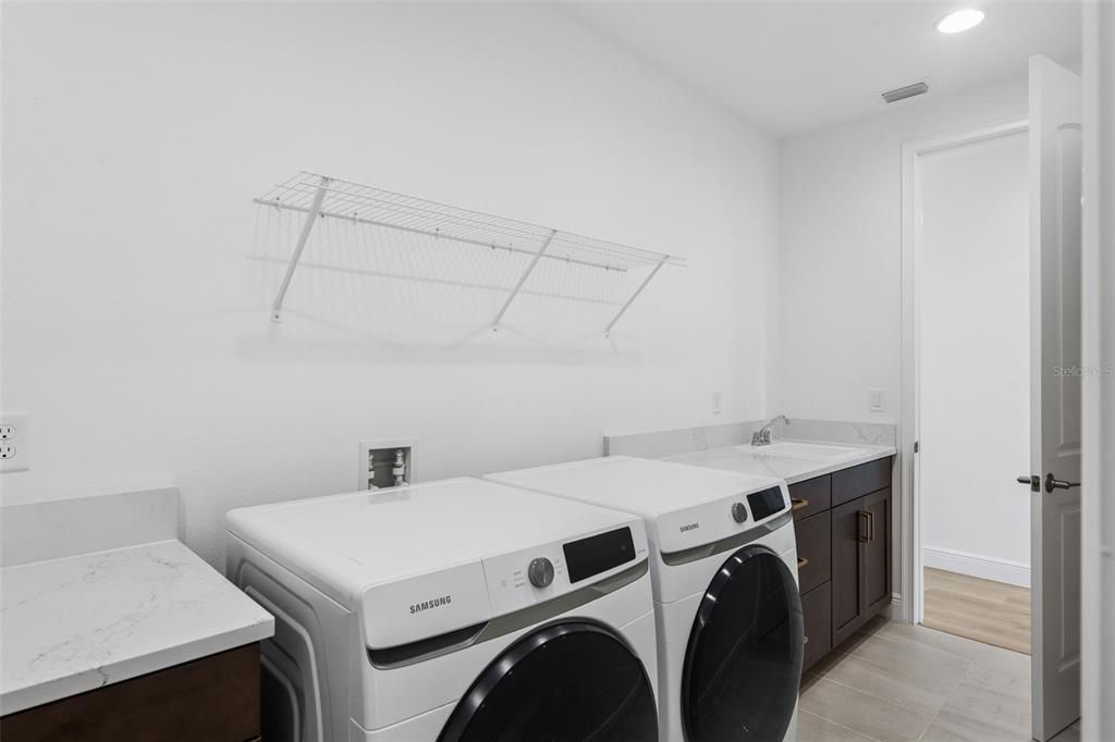 Active With Contract: $1,300,000 (5 beds, 5 baths, 3992 Square Feet)