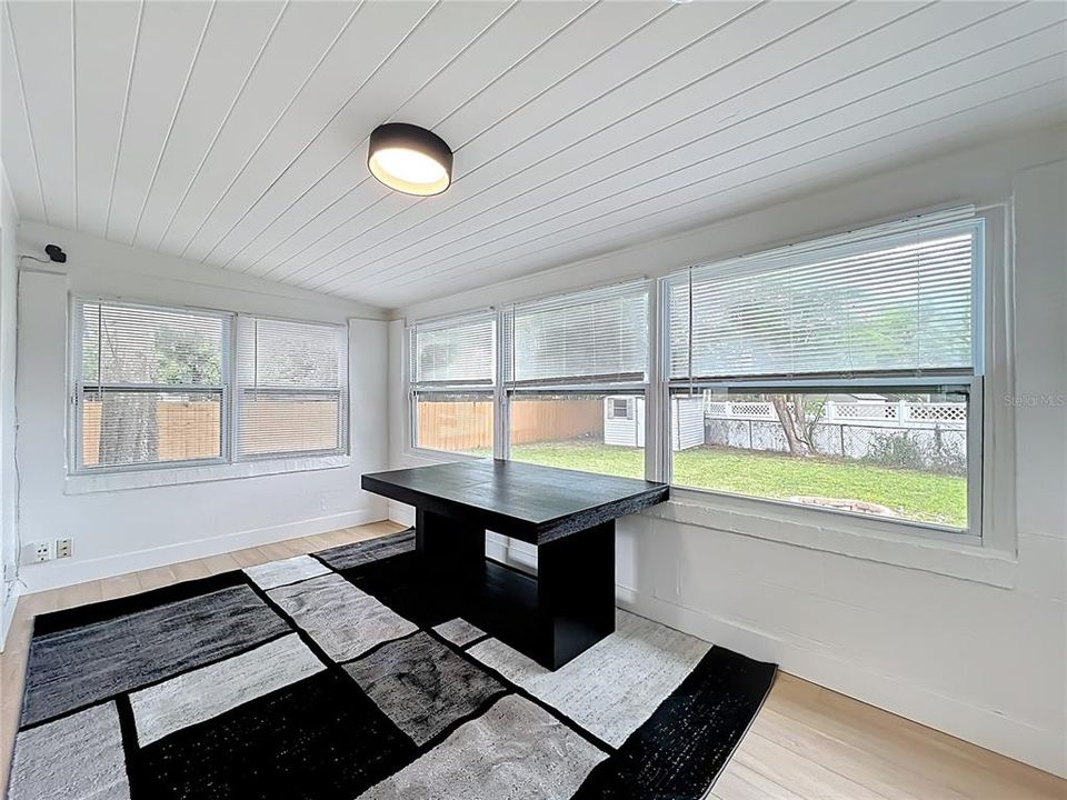 Active With Contract: $280,000 (2 beds, 1 baths, 850 Square Feet)