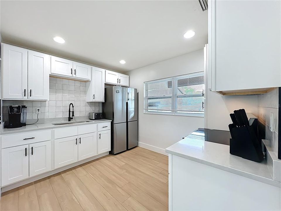 Active With Contract: $280,000 (2 beds, 1 baths, 850 Square Feet)