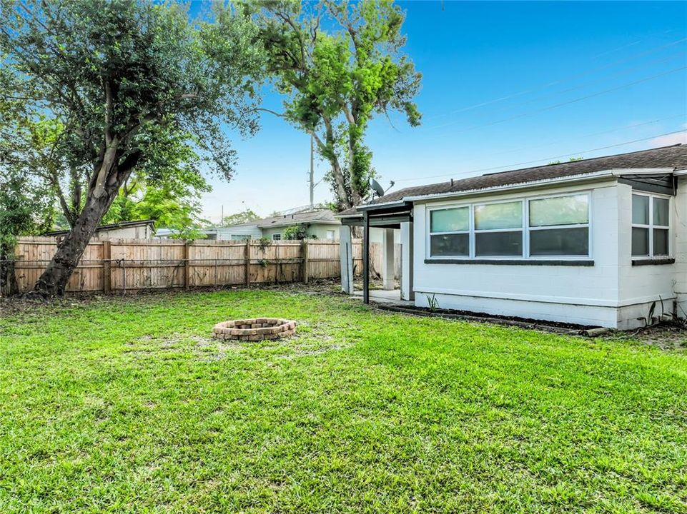 Active With Contract: $280,000 (2 beds, 1 baths, 850 Square Feet)