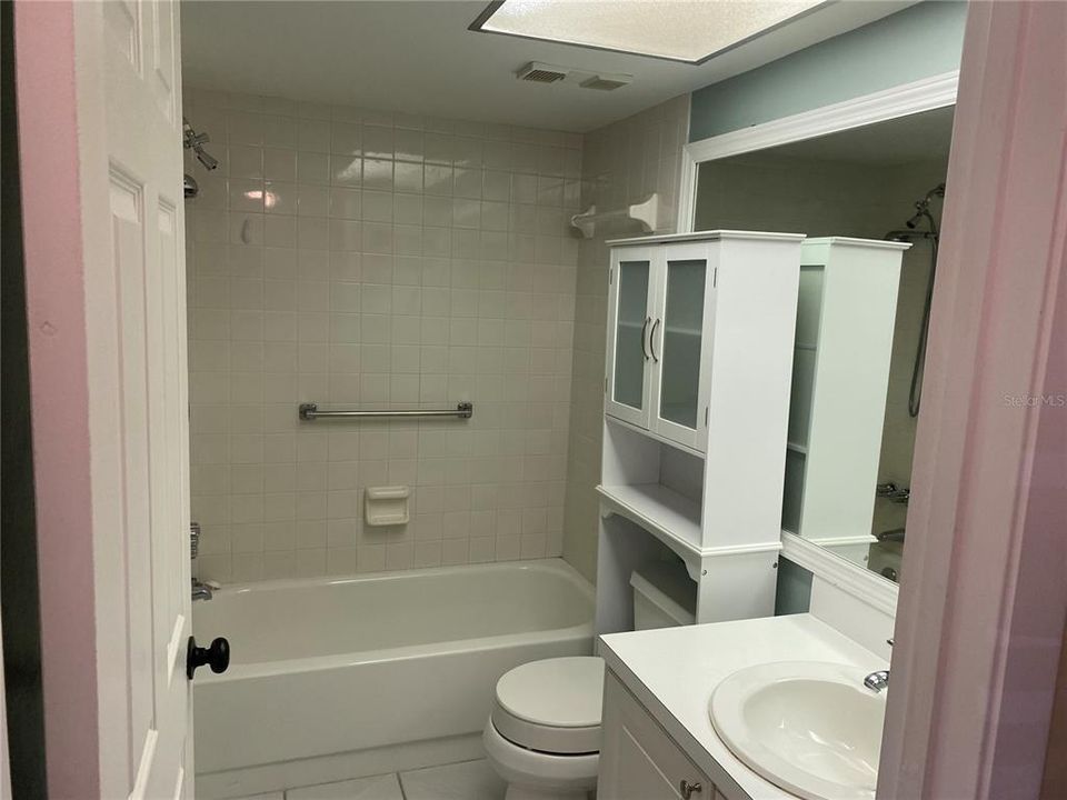 На продажу: $139,900 (2 спален, 2 ванн, 1001 Квадратных фут)