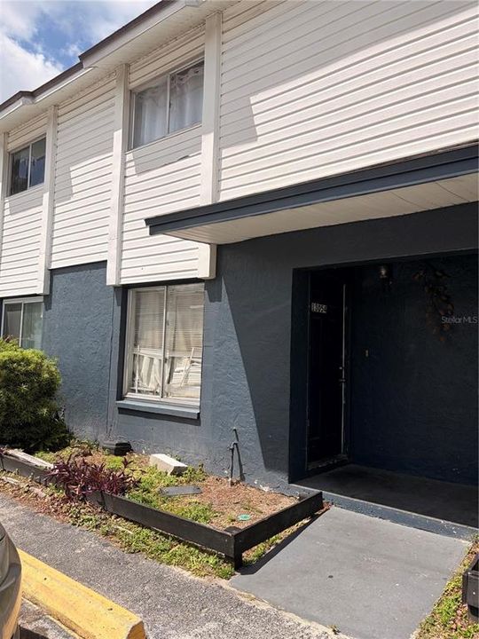 For Sale: $150,000 (2 beds, 1 baths, 936 Square Feet)