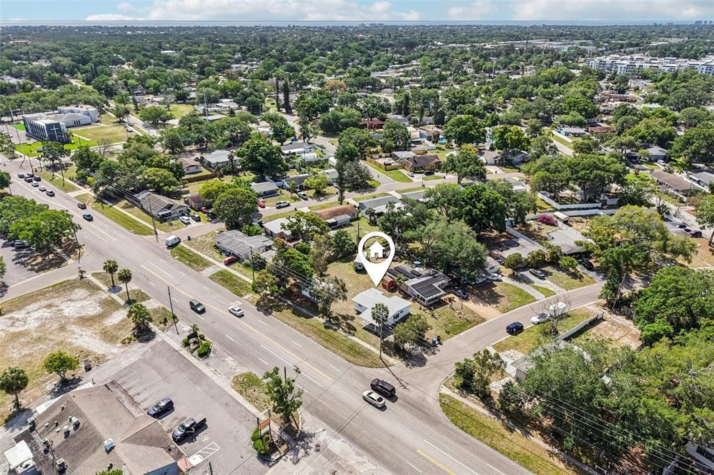Active With Contract: $239,000 (2 beds, 1 baths, 648 Square Feet)