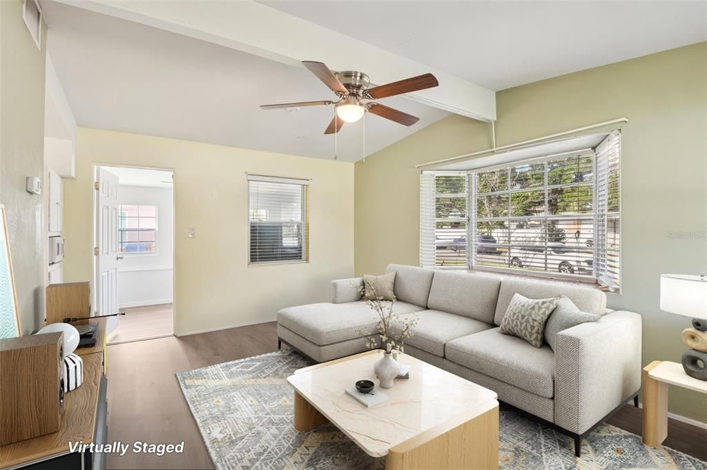 Active With Contract: $239,000 (2 beds, 1 baths, 648 Square Feet)