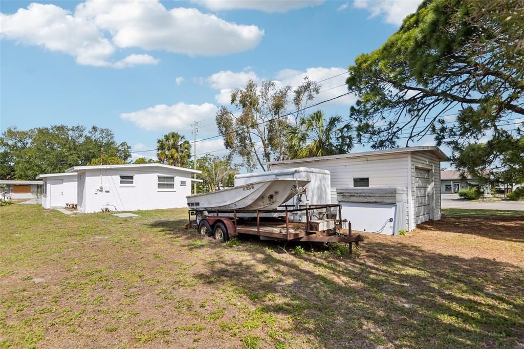 Active With Contract: $239,000 (2 beds, 1 baths, 648 Square Feet)