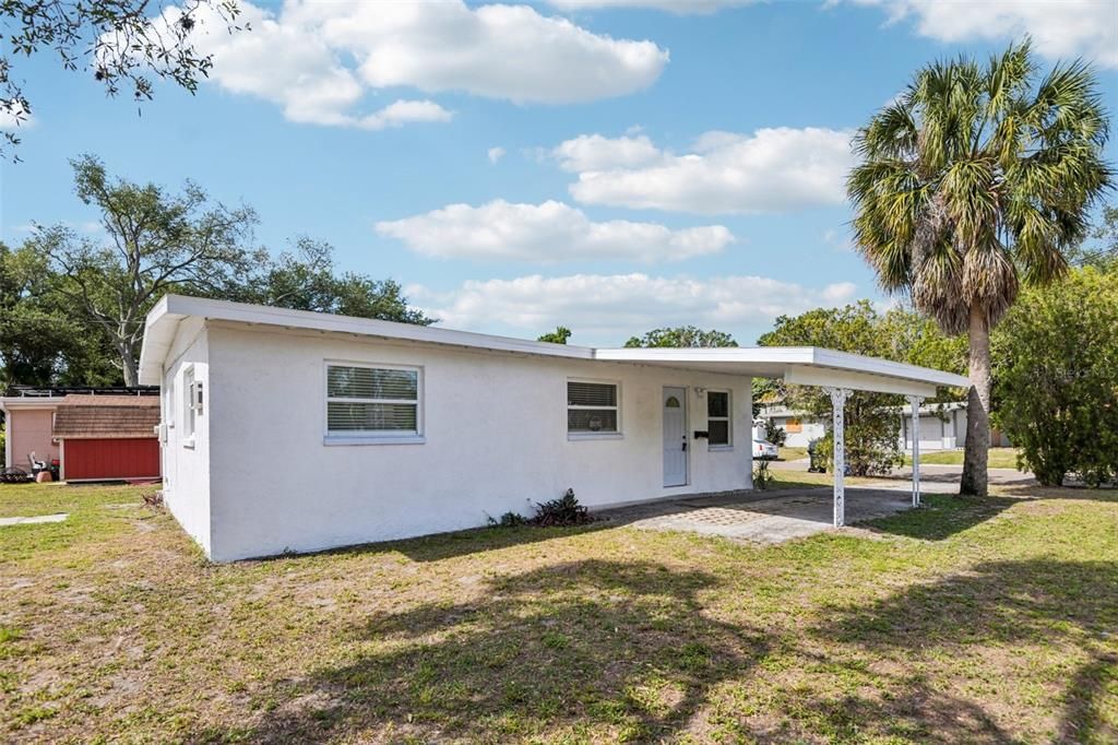 Active With Contract: $239,000 (2 beds, 1 baths, 648 Square Feet)