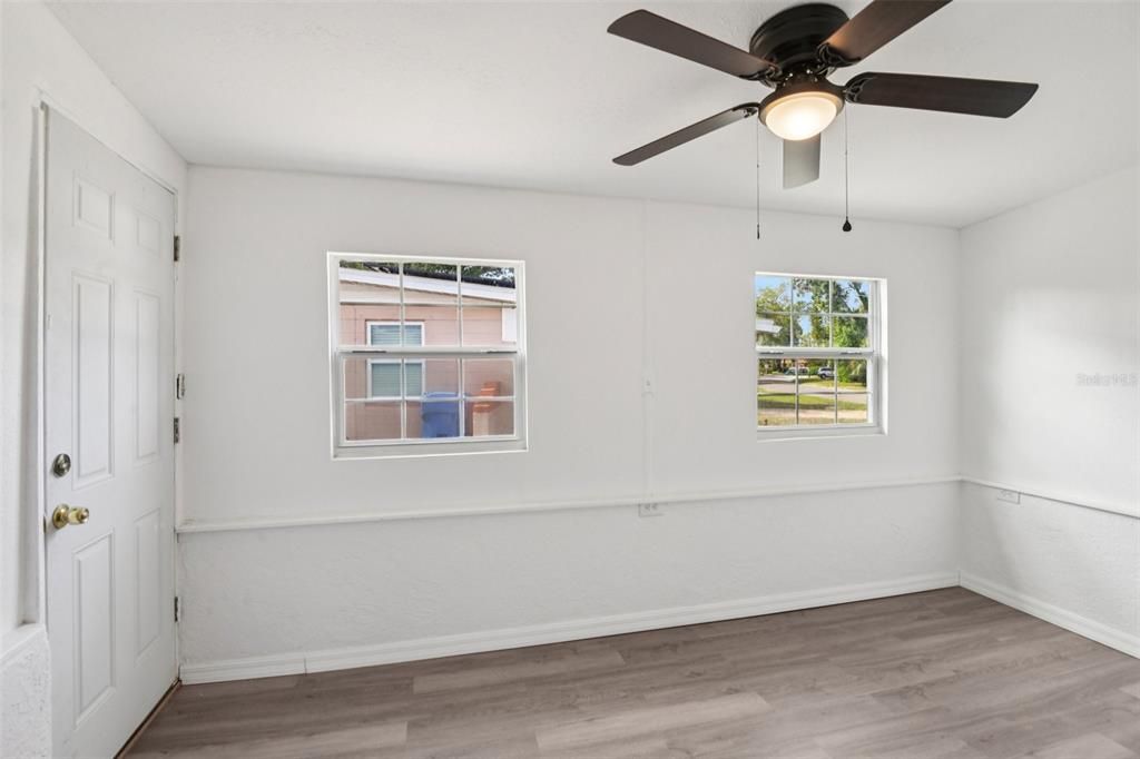 Active With Contract: $239,000 (2 beds, 1 baths, 648 Square Feet)