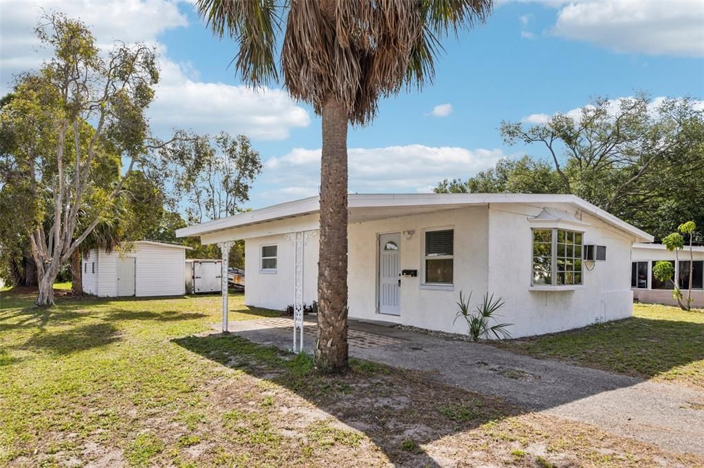 Active With Contract: $239,000 (2 beds, 1 baths, 648 Square Feet)