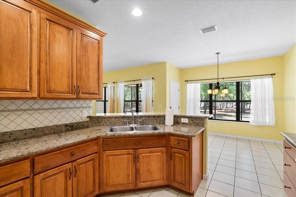 For Sale: $315,000 (2 beds, 2 baths, 1177 Square Feet)