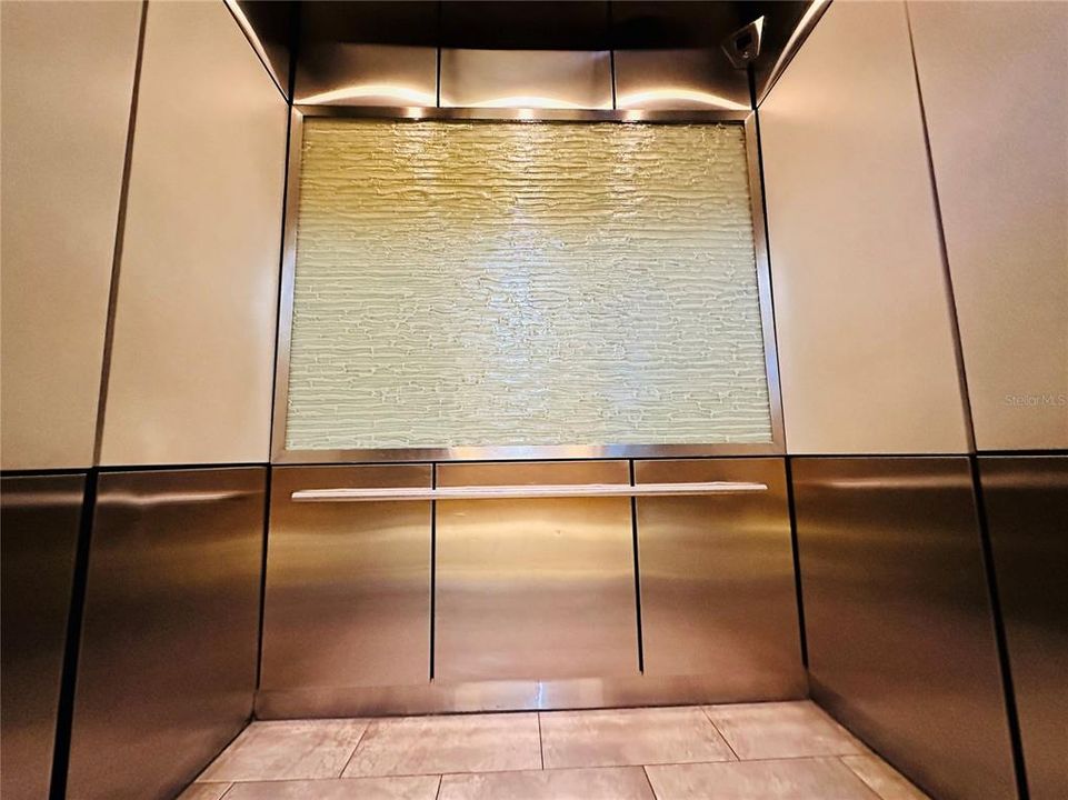 Activo con contrato: $399,900 (2 camas, 2 baños, 1133 Pies cuadrados)
