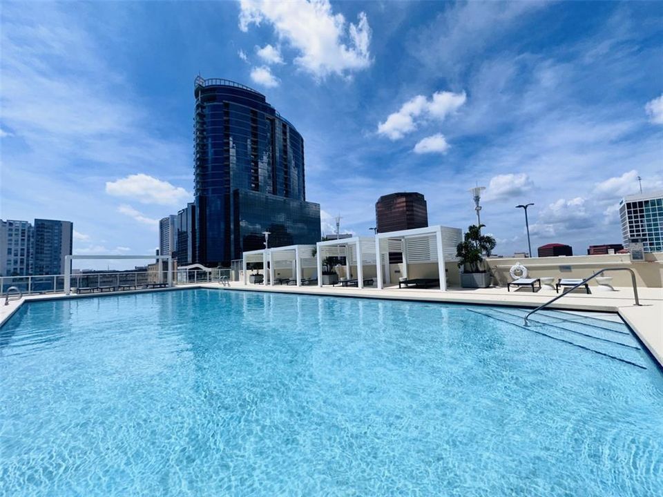 Activo con contrato: $399,900 (2 camas, 2 baños, 1133 Pies cuadrados)