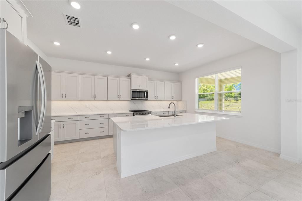 En Venta: $535,705 (4 camas, 3 baños, 2962 Pies cuadrados)