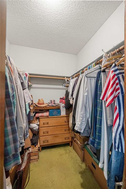 Activo con contrato: $264,999 (3 camas, 2 baños, 2494 Pies cuadrados)