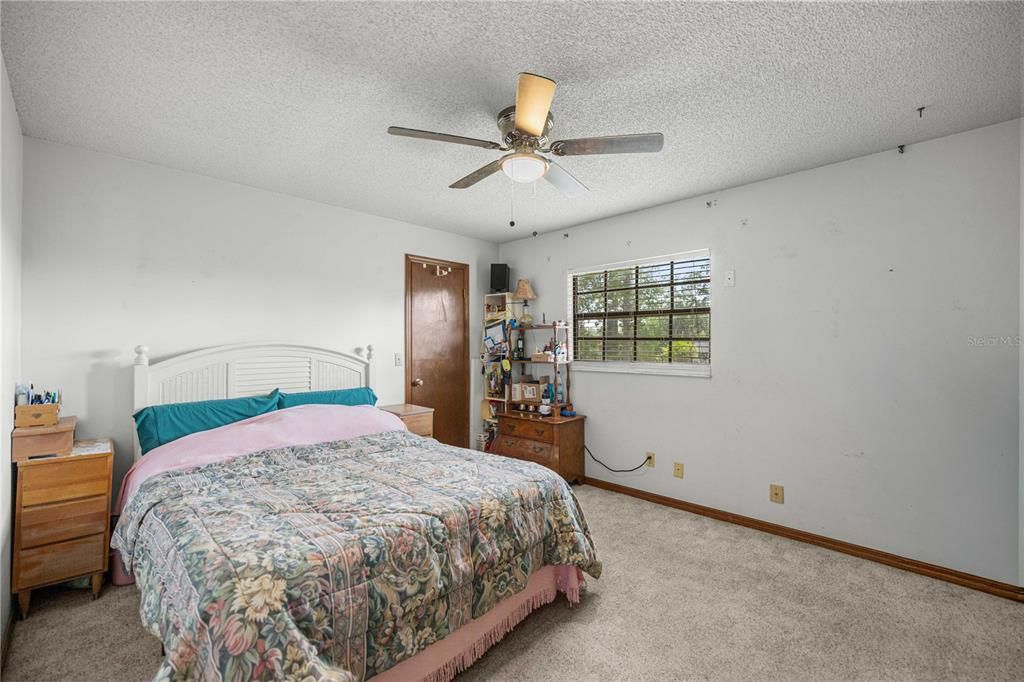 Activo con contrato: $264,999 (3 camas, 2 baños, 2494 Pies cuadrados)