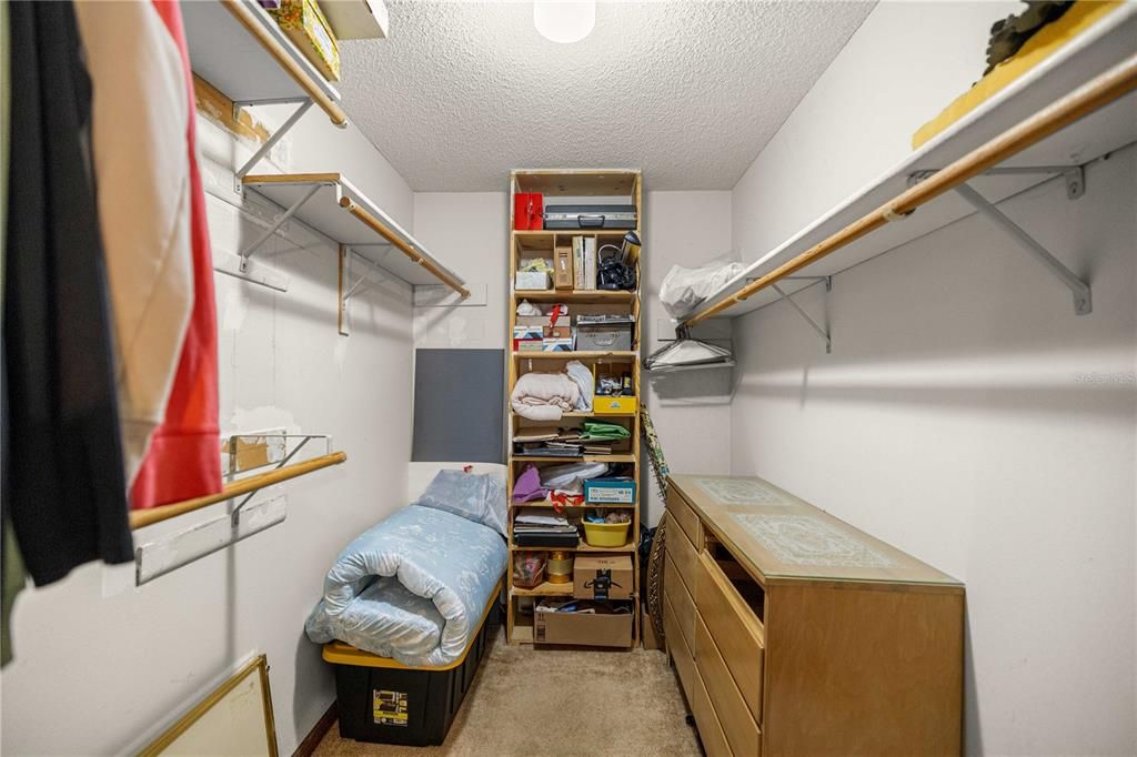 Activo con contrato: $264,999 (3 camas, 2 baños, 2494 Pies cuadrados)