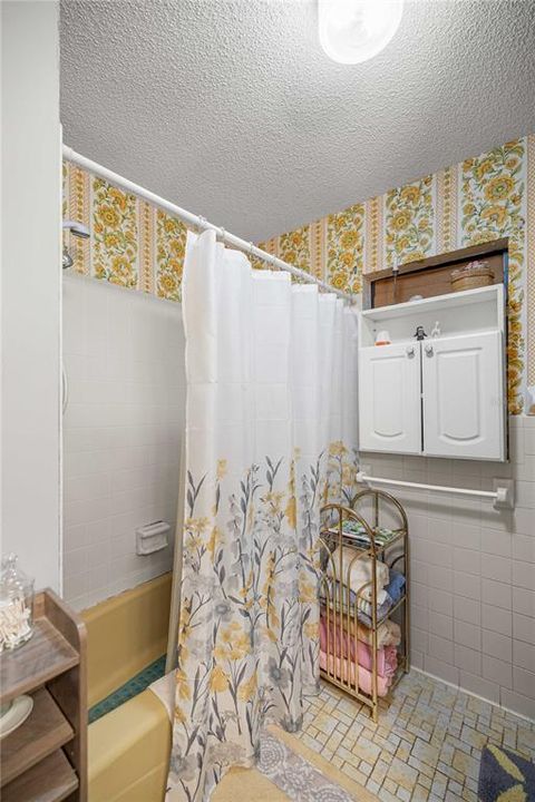 Activo con contrato: $264,999 (3 camas, 2 baños, 2494 Pies cuadrados)