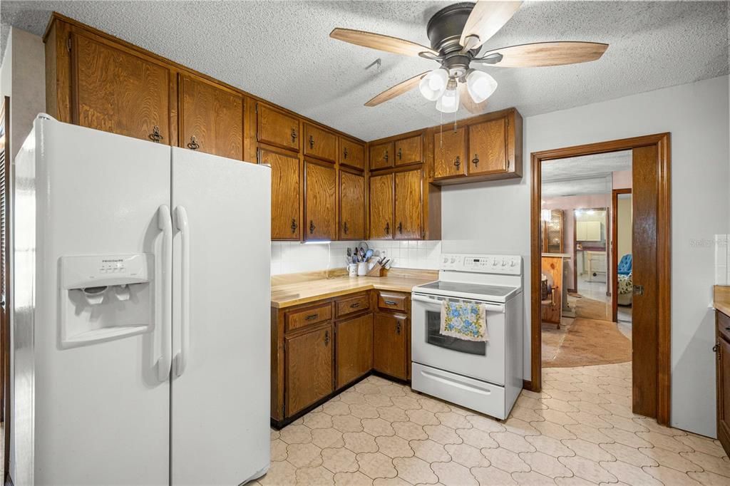 Activo con contrato: $264,999 (3 camas, 2 baños, 2494 Pies cuadrados)