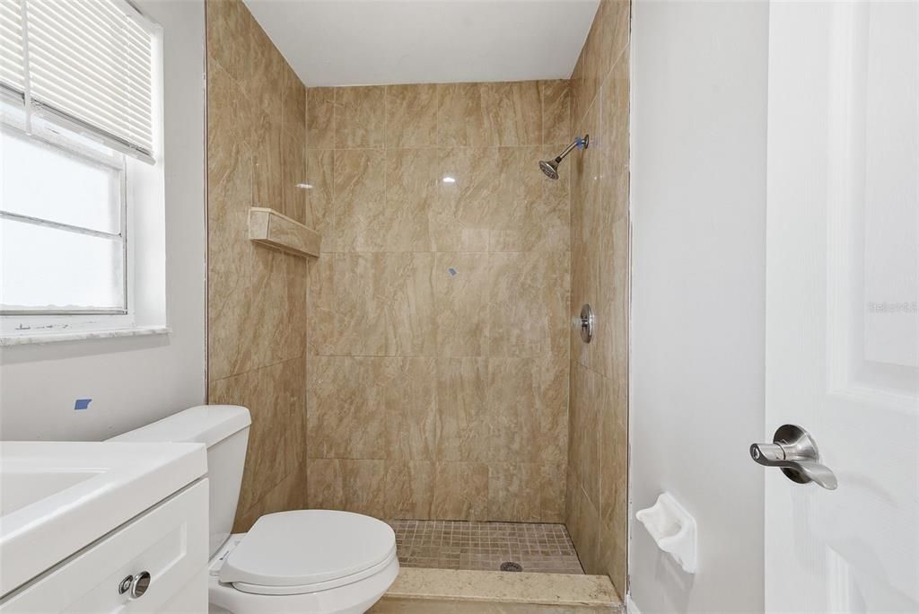 Activo con contrato: $359,999 (3 camas, 2 baños, 1160 Pies cuadrados)