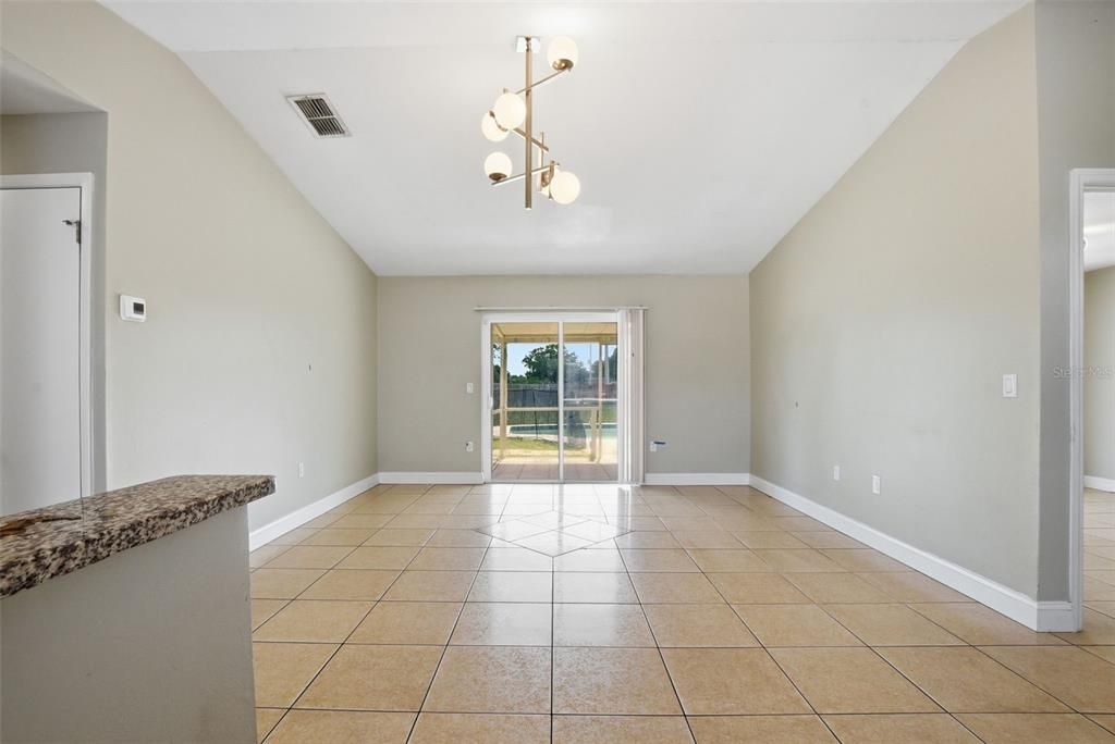 Activo con contrato: $359,999 (3 camas, 2 baños, 1160 Pies cuadrados)