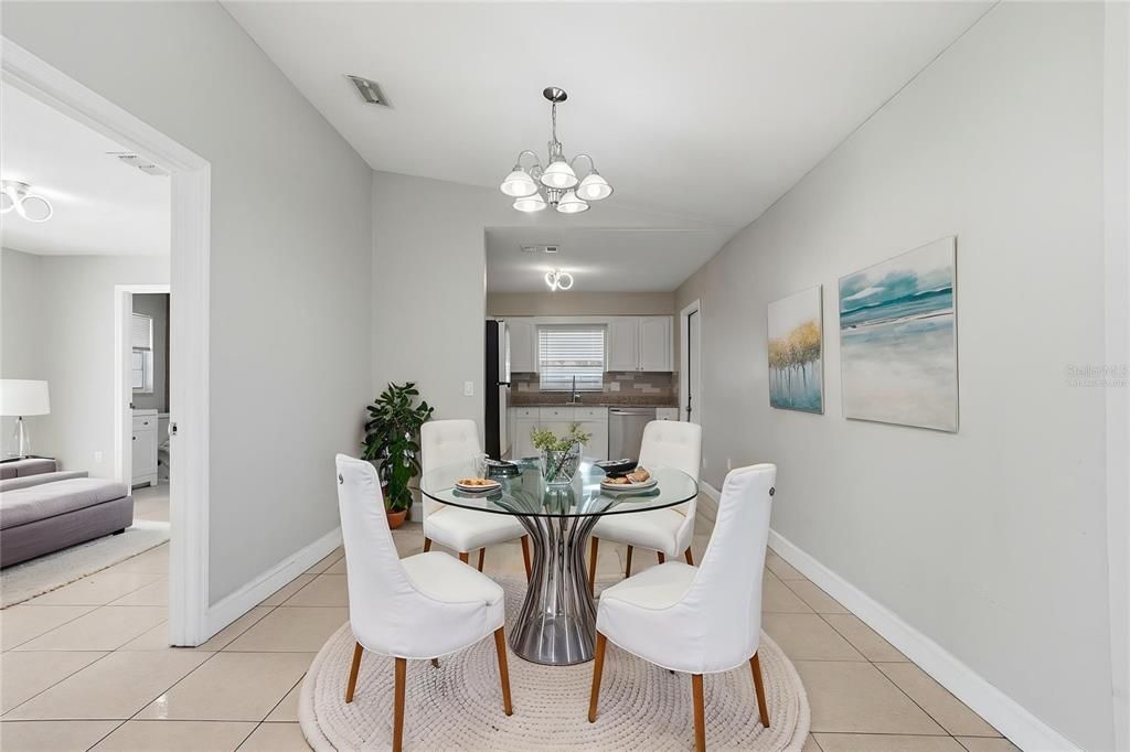 Activo con contrato: $359,999 (3 camas, 2 baños, 1160 Pies cuadrados)