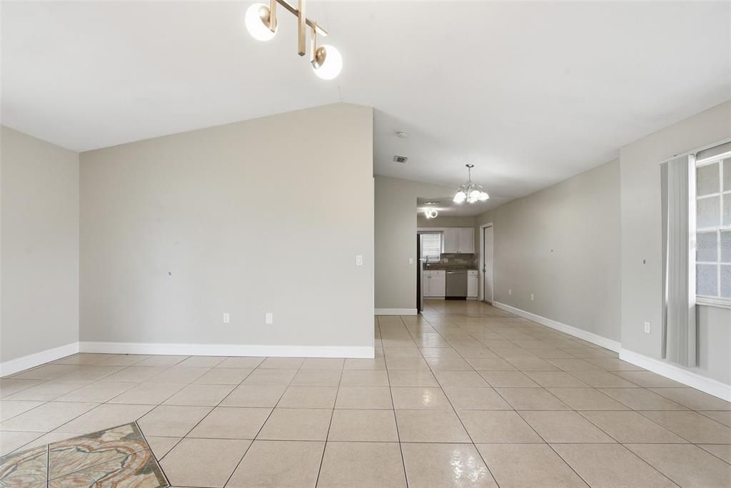 Activo con contrato: $359,999 (3 camas, 2 baños, 1160 Pies cuadrados)