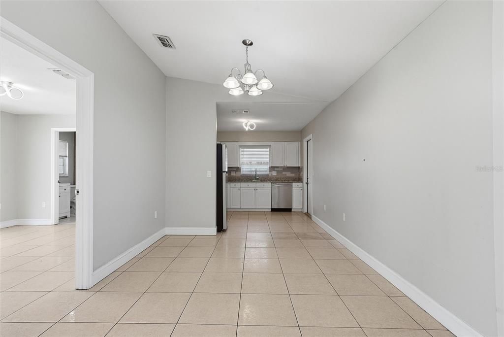 Activo con contrato: $359,999 (3 camas, 2 baños, 1160 Pies cuadrados)