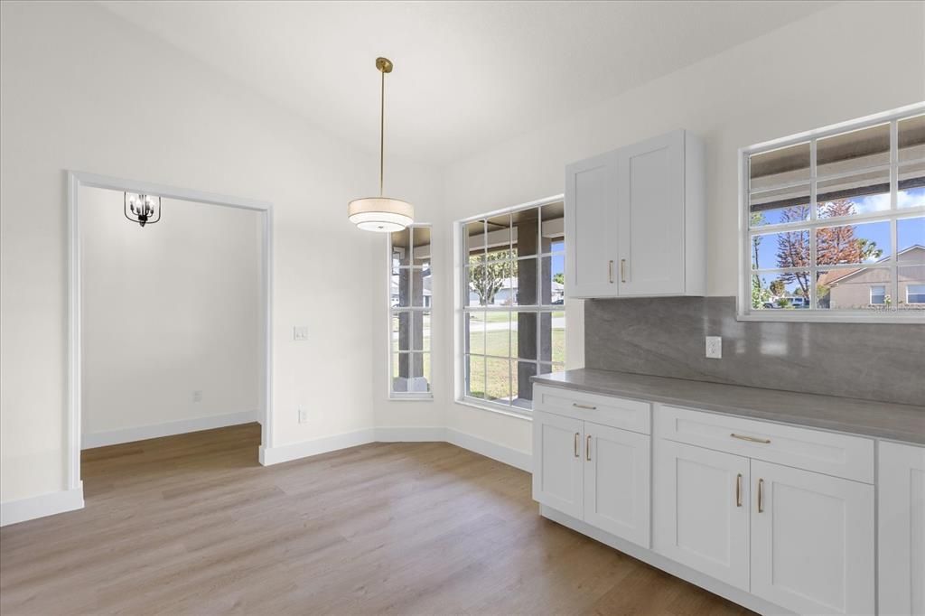 Activo con contrato: $465,000 (3 camas, 2 baños, 1593 Pies cuadrados)
