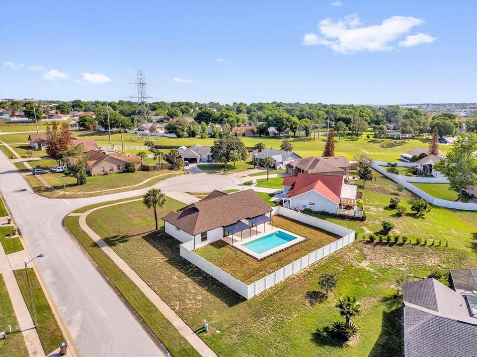 Activo con contrato: $465,000 (3 camas, 2 baños, 1593 Pies cuadrados)
