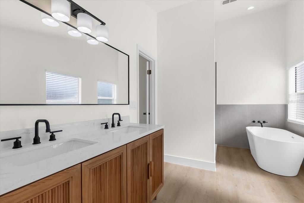 Activo con contrato: $465,000 (3 camas, 2 baños, 1593 Pies cuadrados)