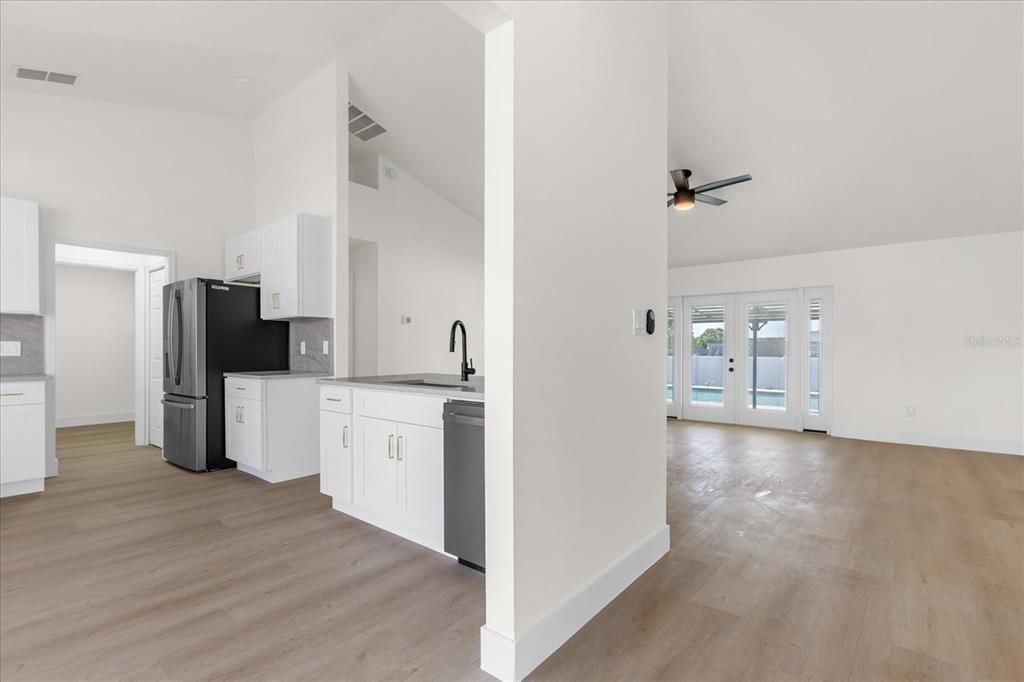 Activo con contrato: $465,000 (3 camas, 2 baños, 1593 Pies cuadrados)