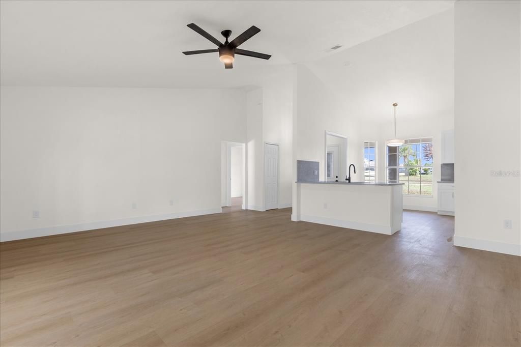 Activo con contrato: $465,000 (3 camas, 2 baños, 1593 Pies cuadrados)