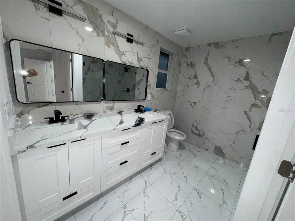 For Sale: $299,999 (3 beds, 2 baths, 2100 Square Feet)